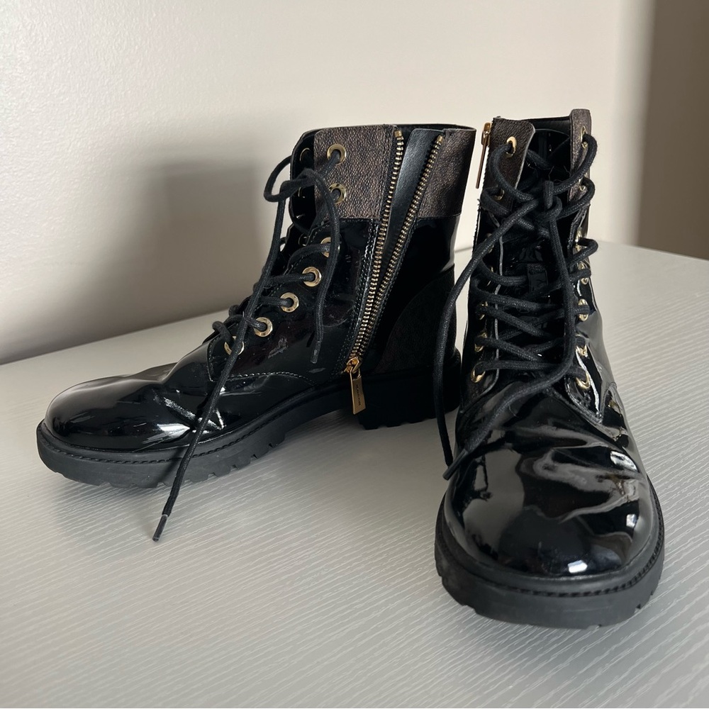 Stylish Michael Kors Black Logo Women's Boots - Picture 4 of 7